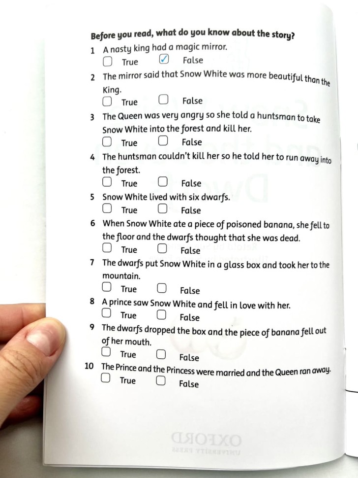 (Family and Friends Readers) 3 P.1  Snow White. Белоснежка и семь гномов