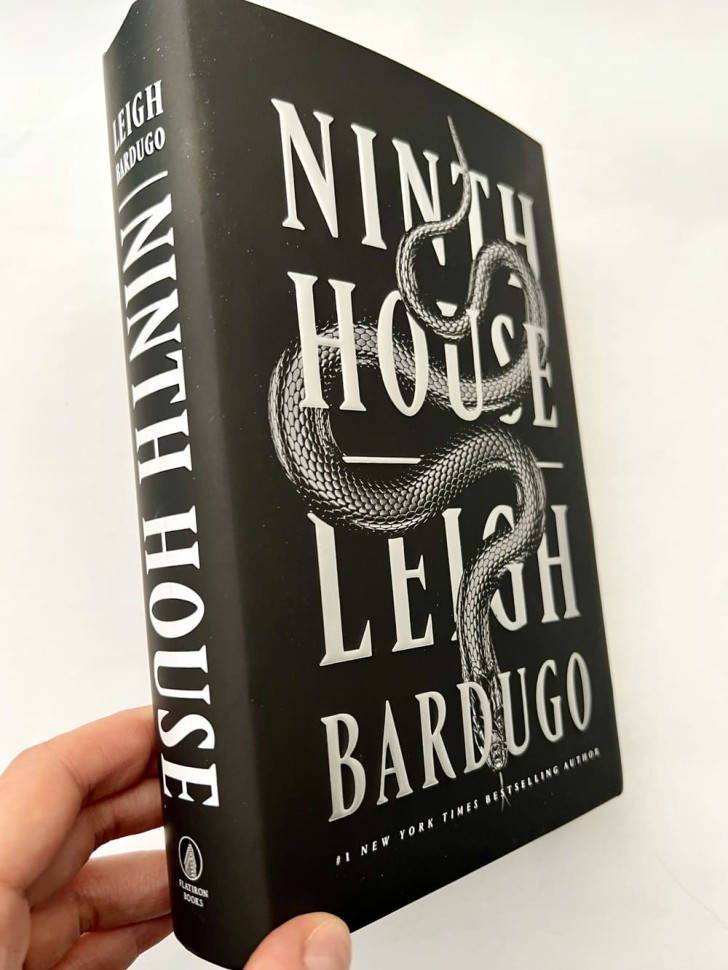 Ninth House. Девятый дом